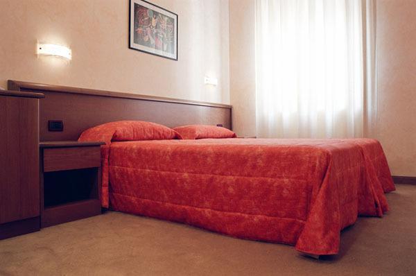 Hotel Italia Carmagnole Chambre photo