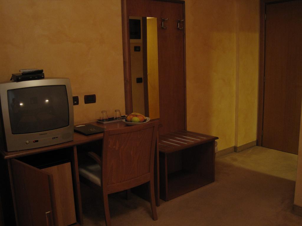 Hotel Italia Carmagnole Chambre photo